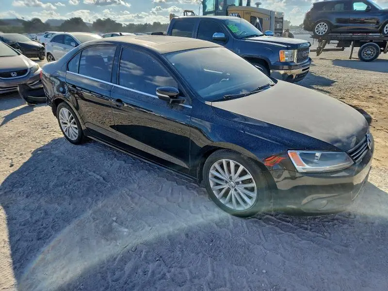 2011 VOLKSWAGEN JETTA SEL  