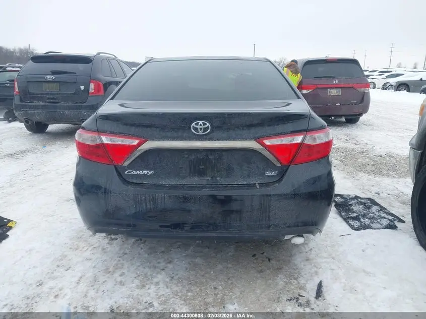 2015 TOYOTA CAMRY SE