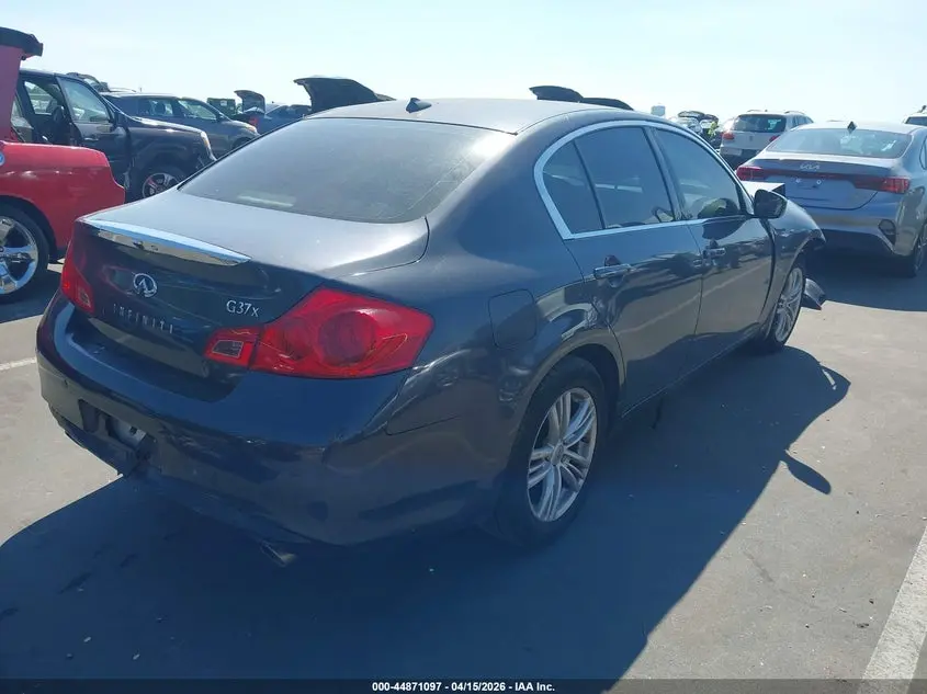 2012 INFINITI G37  