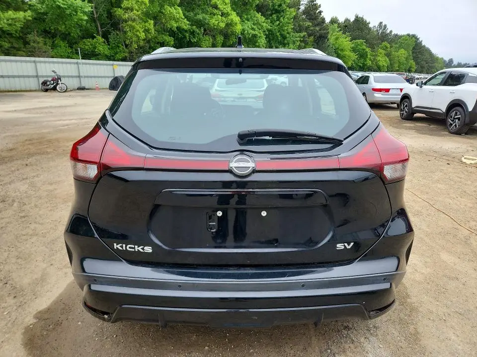 2022 NISSAN KICKS SV  