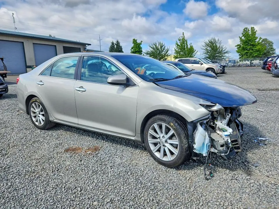 2014 TOYOTA CAMRY XLE  