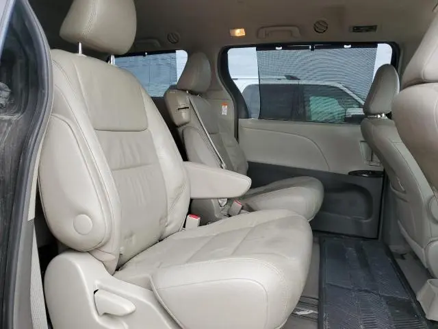 2015 TOYOTA SIENNA XLE  