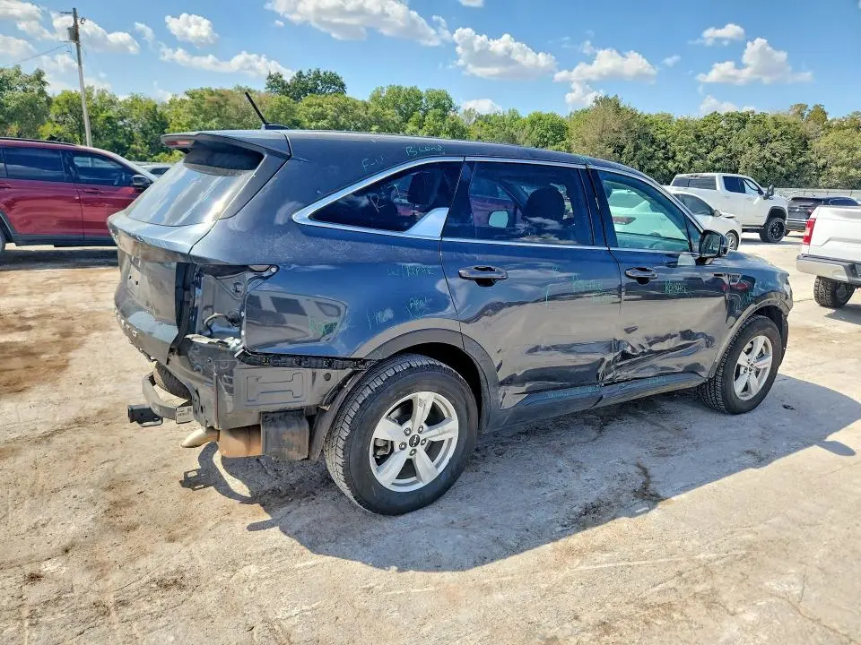 2022 KIA SORENTO LX  
