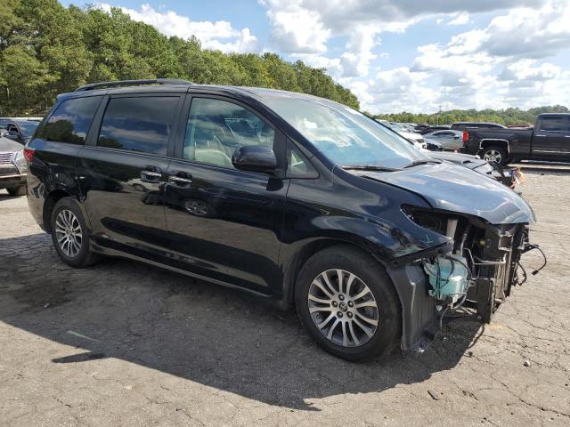 2019 TOYOTA SIENNA XLE