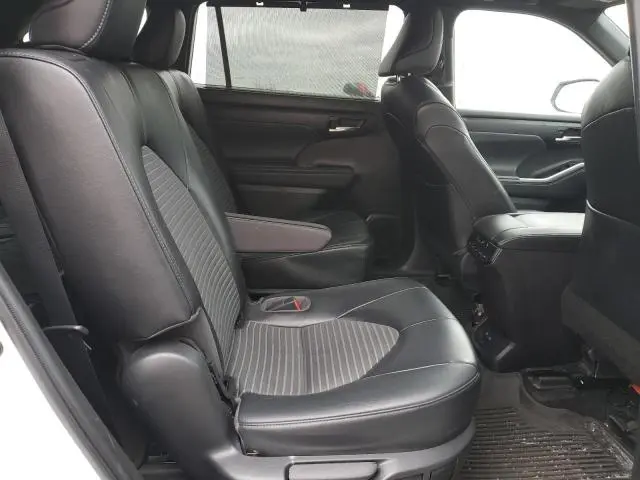 2022 TOYOTA HIGHLANDER XSE  