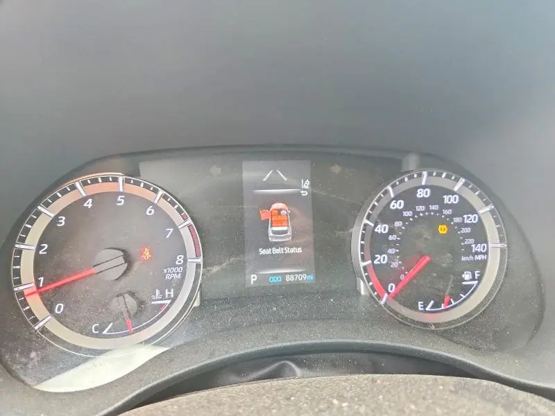 2021 TOYOTA HIGHLANDER LE  
