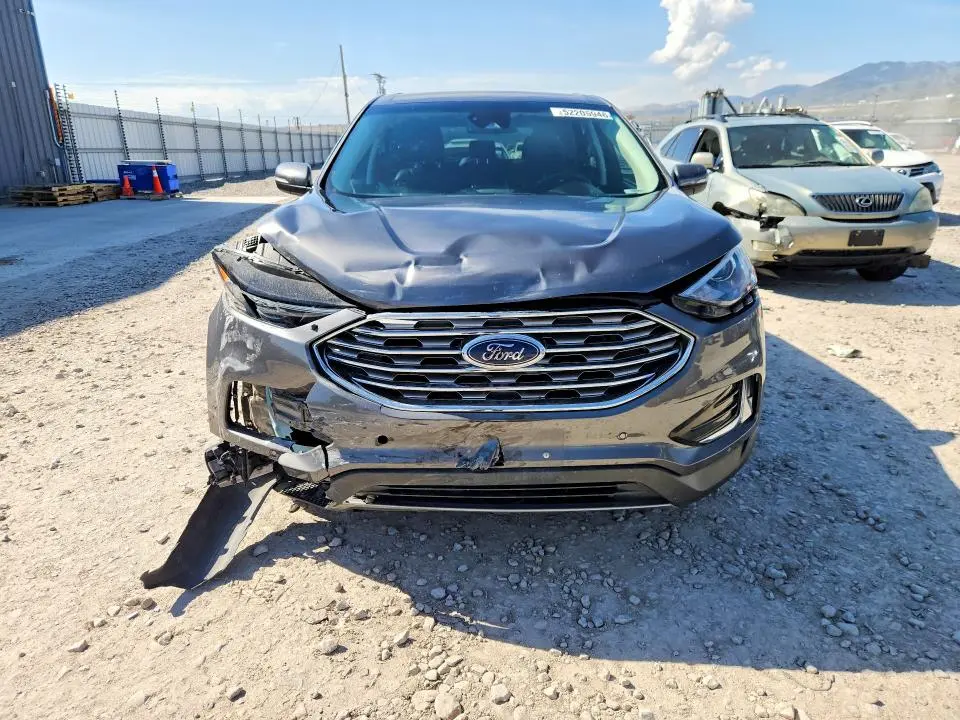 2022 FORD EDGE TITANIUM  