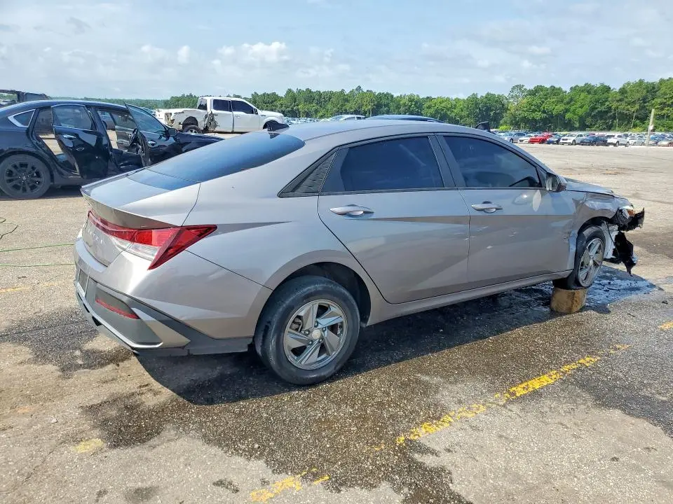 2024 HYUNDAI ELANTRA SE  
