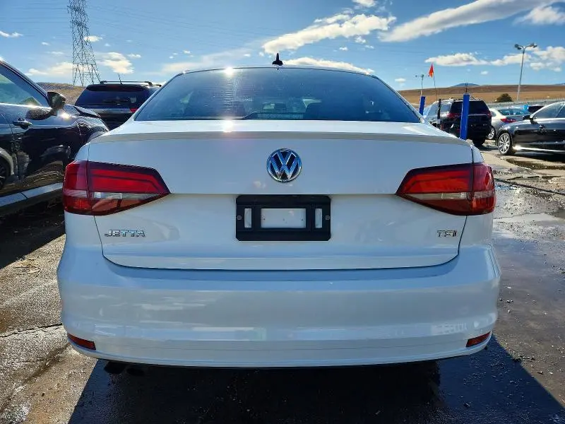 2016 VOLKSWAGEN JETTA SPORT  