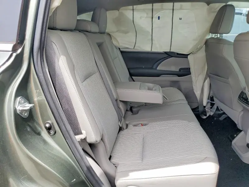 2017 TOYOTA HIGHLANDER LE PLUS  