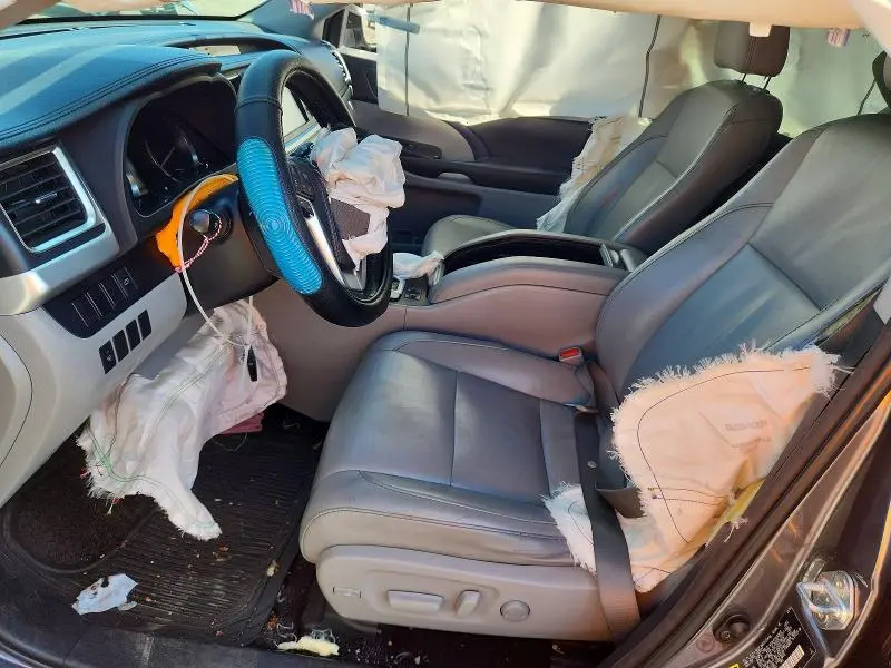 2014 TOYOTA HIGHLANDER XLE  