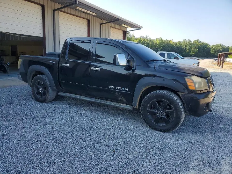 2010 NISSAN TITAN SE  