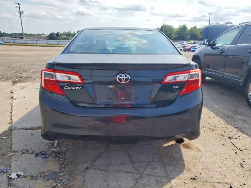 2014 TOYOTA CAMRY SE  