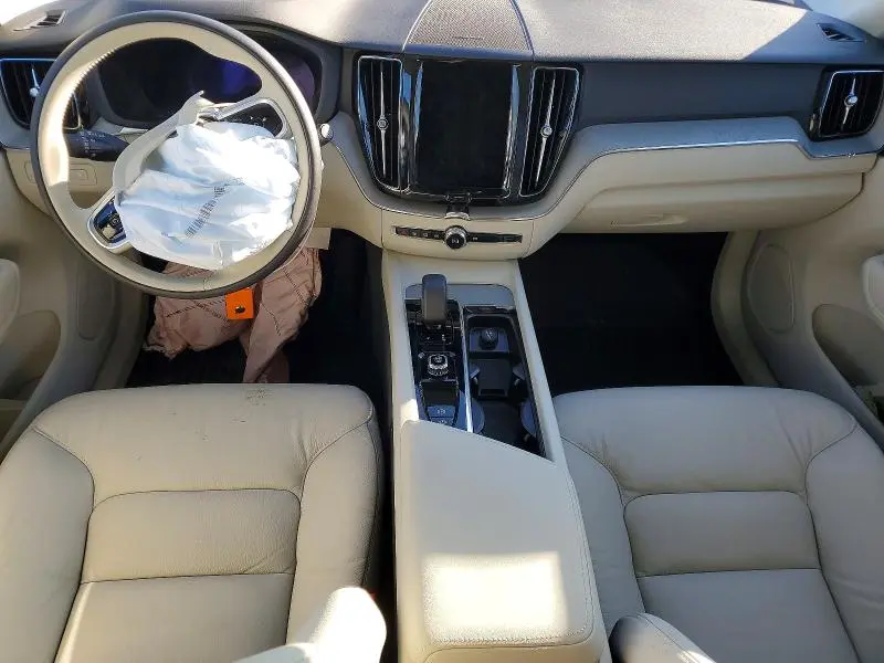 2025 VOLVO XC60 PLUS  