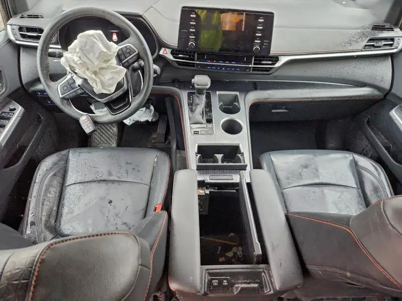 2022 TOYOTA SIENNA XSE  