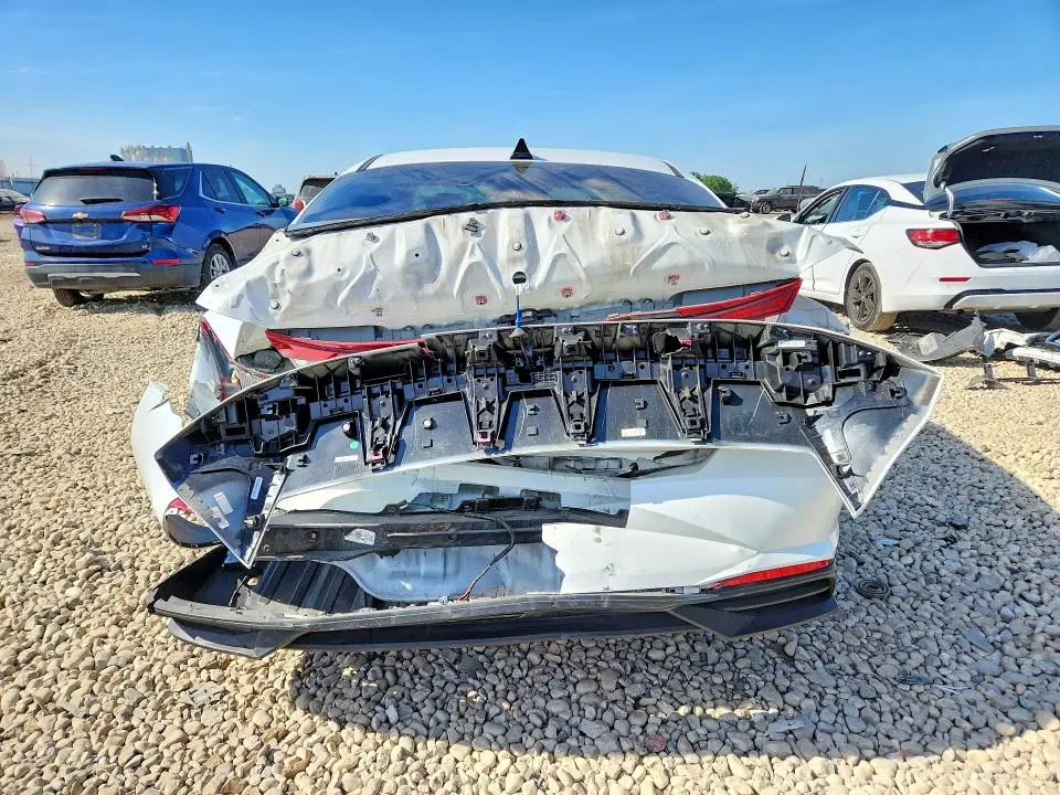 2022 HYUNDAI ELANTRA SEL  