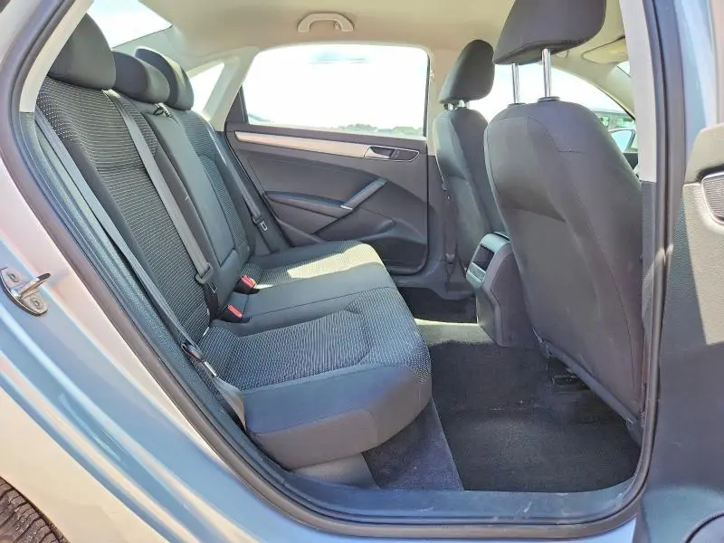 2016 VOLKSWAGEN PASSAT S  