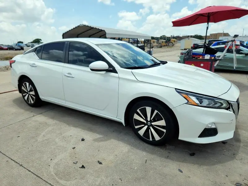 2022 NISSAN ALTIMA SV  