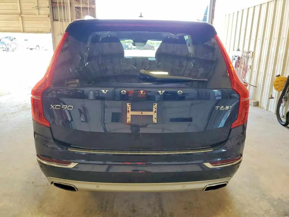 2017 VOLVO XC90 T6  