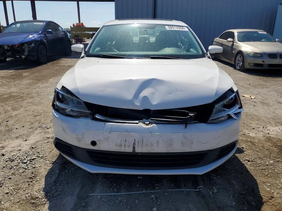 2011 VOLKSWAGEN JETTA SE  