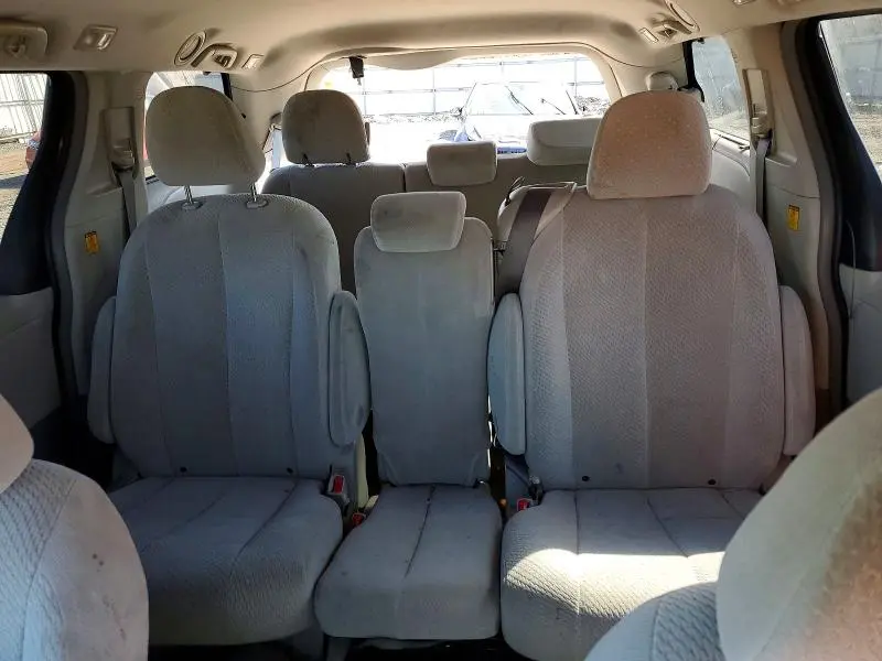 2011 TOYOTA SIENNA LE 8-PASSENGER  