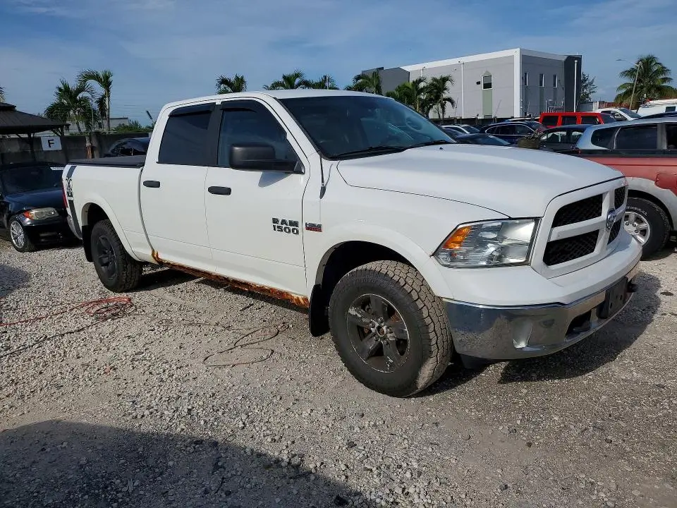2016 RAM 1500 SLT  