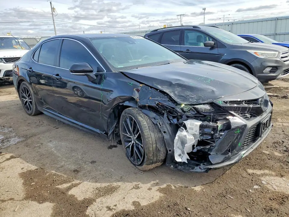 2022 TOYOTA CAMRY SE  