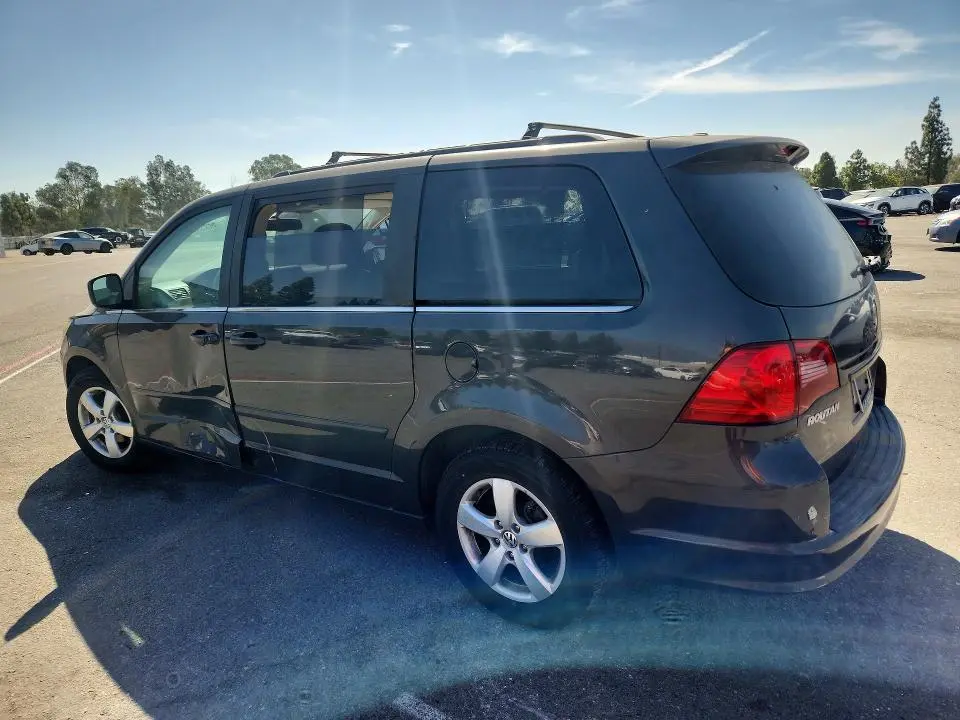 2011 VOLKSWAGEN ROUTAN SE  