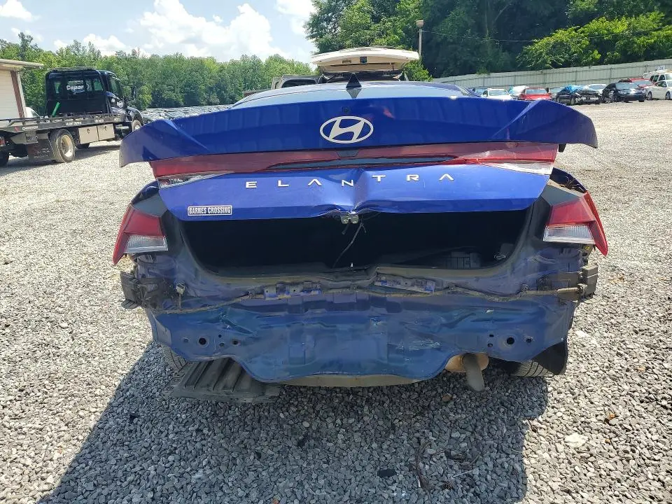 2024 HYUNDAI ELANTRA SE  