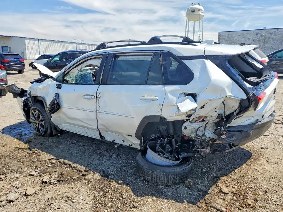 2024 TOYOTA RAV4 XLE PREMIUM  