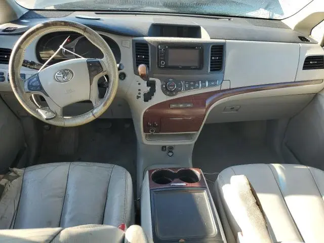 2013 TOYOTA SIENNA XLE  