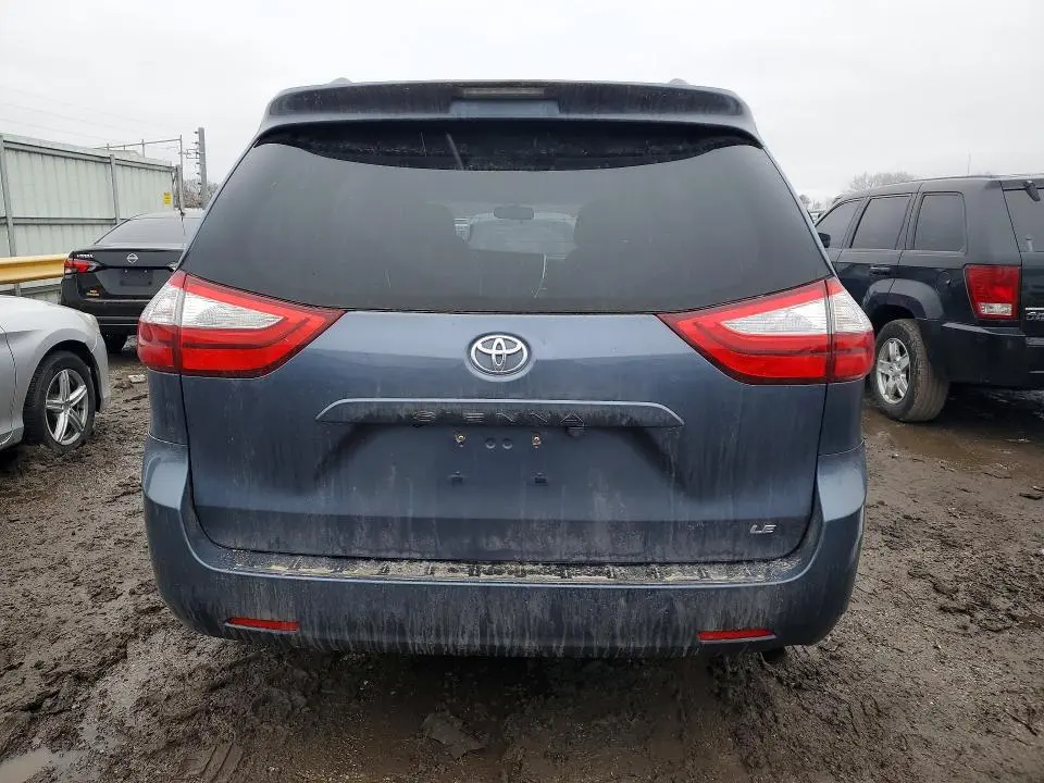2015 TOYOTA SIENNA LE  