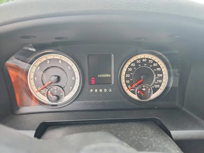 2016 RAM 1500 SLT  