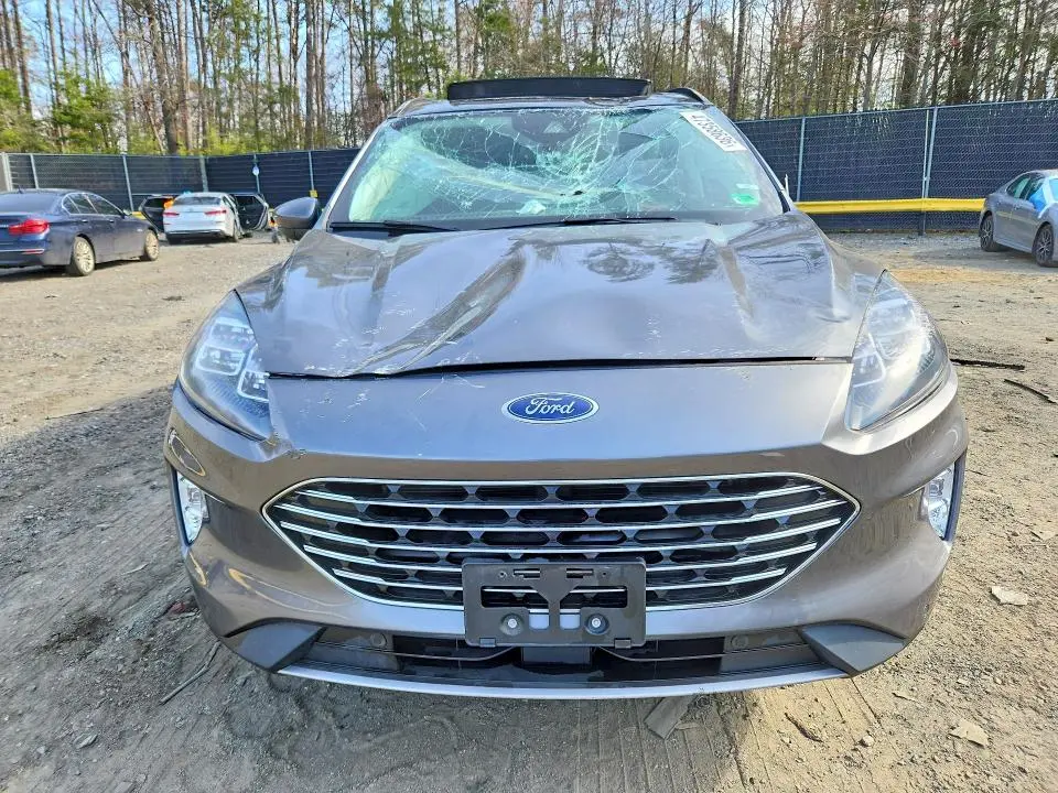 2022 FORD ESCAPE TITANIUM  