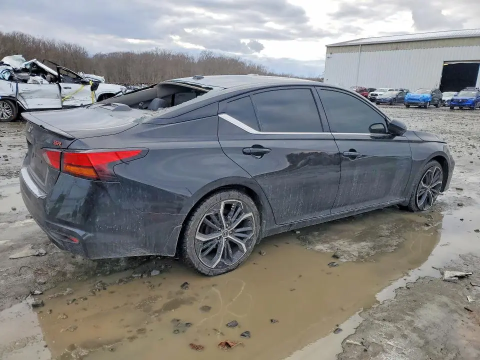 2023 NISSAN ALTIMA SR  