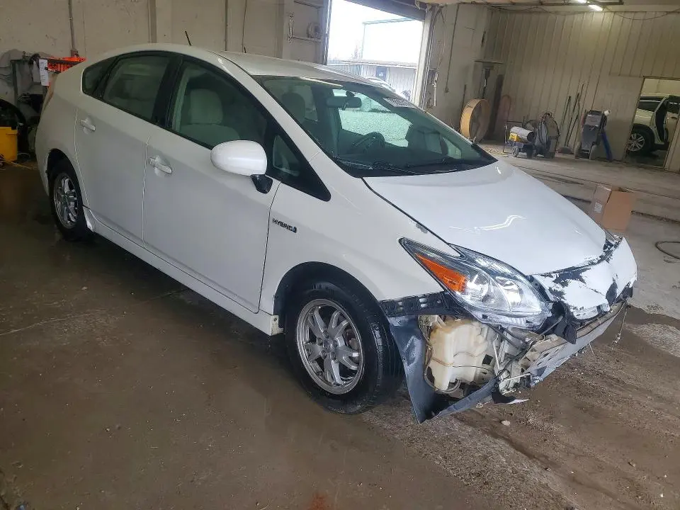 2010 TOYOTA PRIUS III  