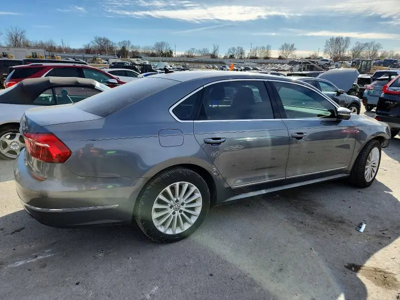 2016 VOLKSWAGEN PASSAT SE  
