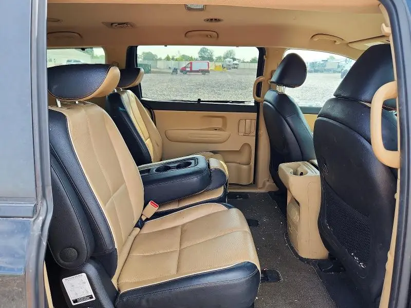 2018 KIA SEDONA LX  