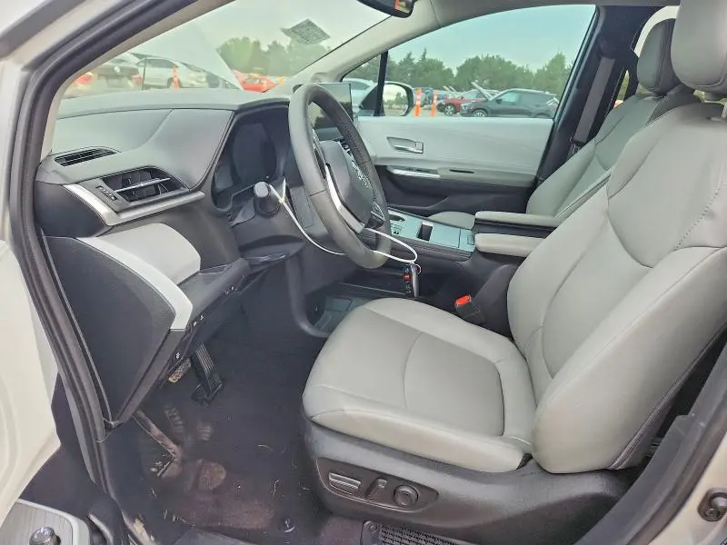 2025 TOYOTA SIENNA XLE 7-PASSENGER  