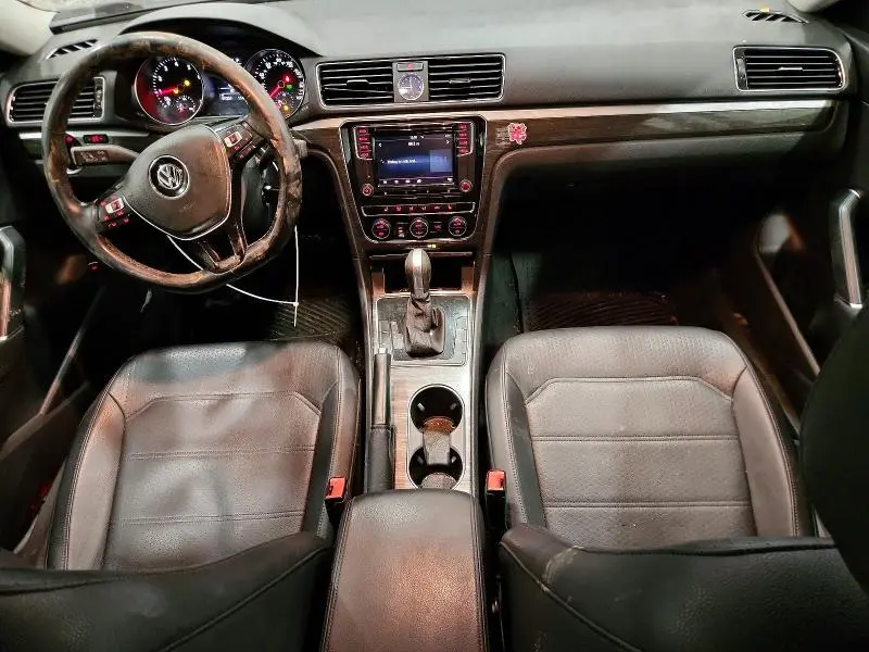 2016 VOLKSWAGEN PASSAT SE  