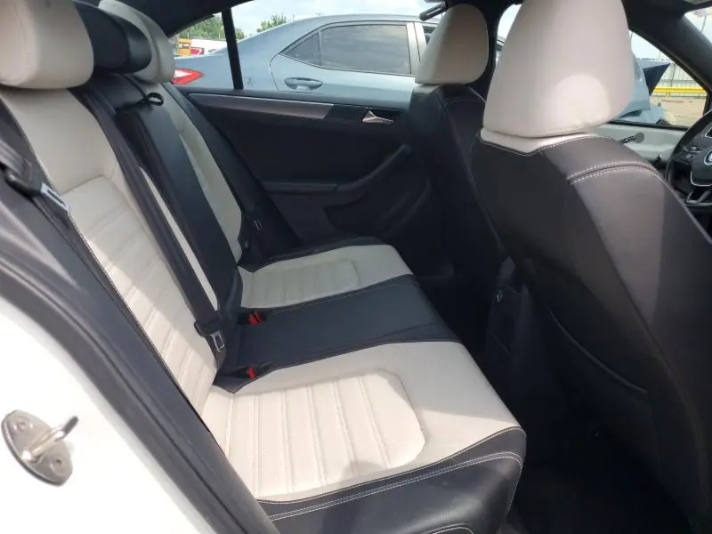2016 VOLKSWAGEN JETTA SPORT  