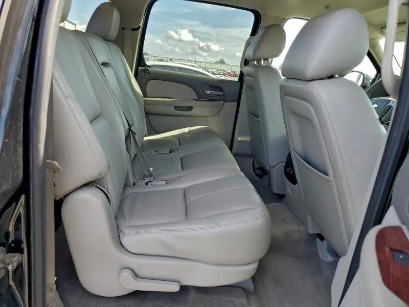 2011 CHEVROLET SUBURBAN K1500 LT  