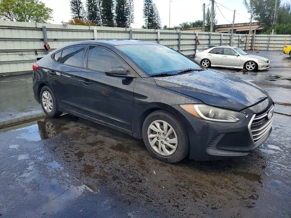 2018 HYUNDAI ELANTRA SE  