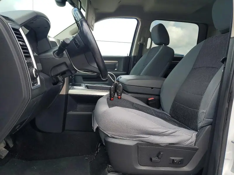 2017 RAM 1500 SLT  
