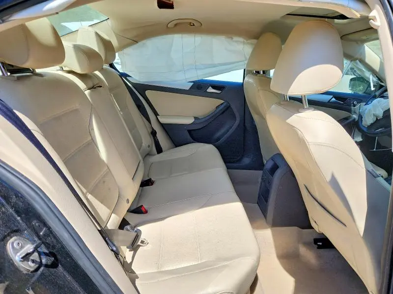 2013 VOLKSWAGEN JETTA SE  