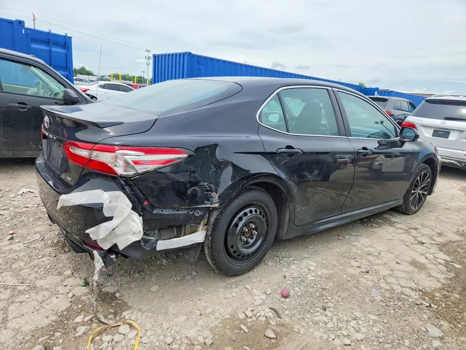 2018 TOYOTA CAMRY SE  