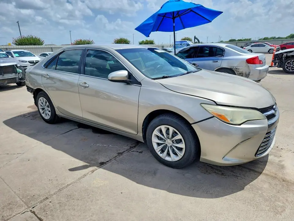 2015 TOYOTA CAMRY LE  
