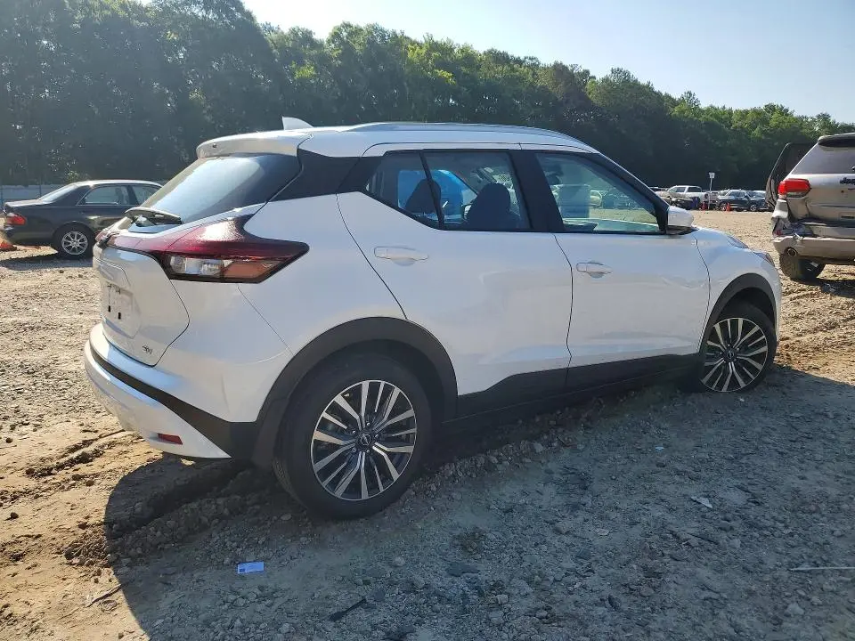 2022 NISSAN KICKS SV  