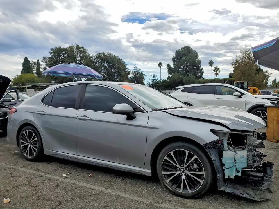 2018 TOYOTA CAMRY SE  