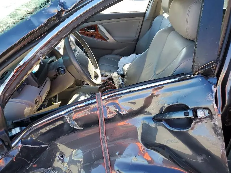 2011 TOYOTA CAMRY XLE V6  